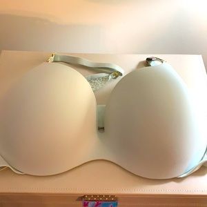 Victoria’s Secret 34D bra- BNWT